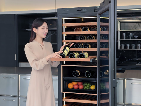Perfect Management with AI Vision! Samsung Electronics Unveils ‘Infinite AI Wine Refrigerator’